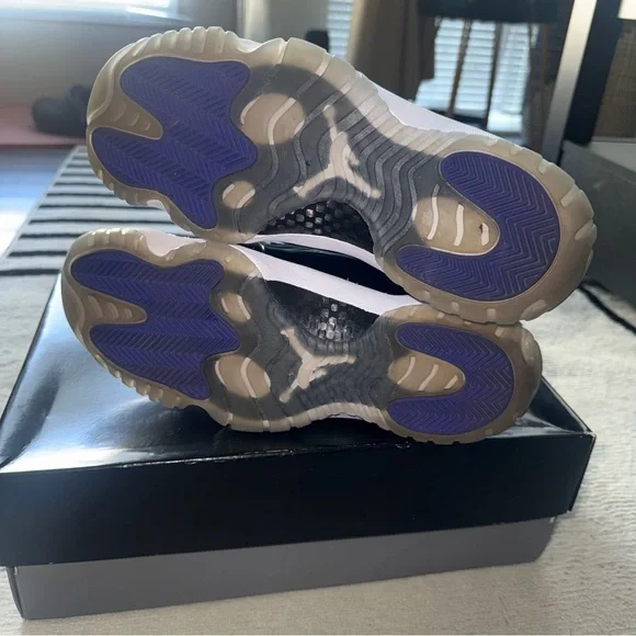 Air Jordan 11 in Concord colorway. Men’s size 8. Released in 2018 - Picture 5 of 9